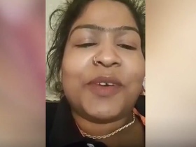 Aunty's steamy performance in a Telugu webcam show