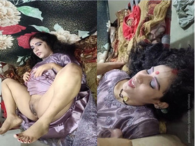 Desi bhabhi gets anal and blowjob in one video