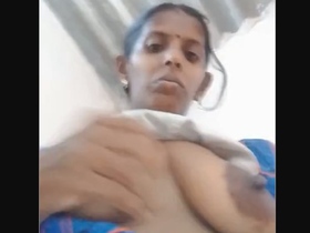 Indian aunty's intimate self-portrait for her romantic partner