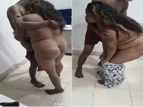 Bhabhi gets paid for sex with her lover in a hotel room