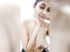 Tamil babe flaunts her body in lingerie and seductive selfies
