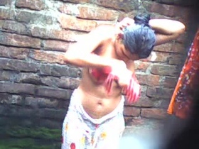 Cute young girl enjoys outdoor sex in desi video