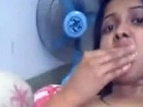 Desi girl goes nude in webcam video