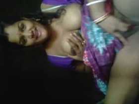 Tamil aunty's boobs bouncing in aunty sex video