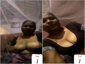Indian aunty flaunts her boobs on video call part 2