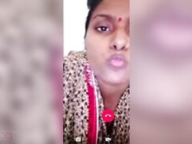 Desi bhabhi in village seduces sponsor with video chat