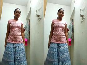 Indian girl flaunts her body parts in exclusive amateur video