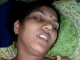 Real sex video of Indian bhabhi's hairy pussy getting fucked