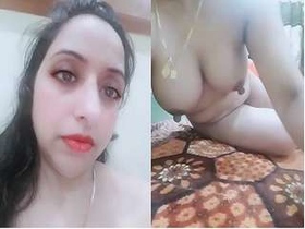 Pakistani bhabhi takes nude selfies in part 2 of her collection