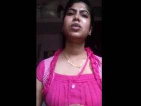 Village bhabi reveals cleavage as she unzips her dress