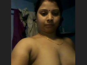 Stunning woman records herself in restroom