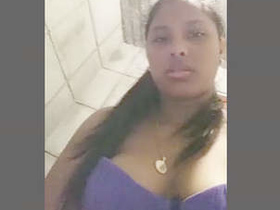 Horny Tamil girl masturbates with bottle in amateur video