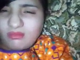 Pakistani beauty Rida shows off her body in hot video