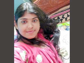 Desi Indian girl's video calls get steamy