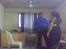 Tamil pussy sex videos: Coimbatore aunty gets naughty in office