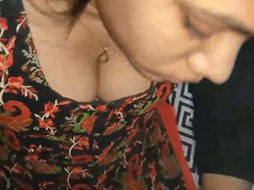 Desi girl gives a mind-blowing blowjob in HD video