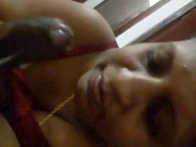 A Sri Lankan wife performs oral sex on her husband until he ejaculates