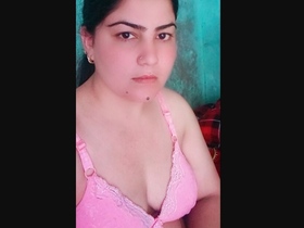 Stunning Desi woman performs a sensual oral sex act and receives ejaculation