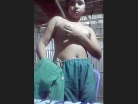 Slum girl strips naked for her lover