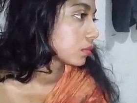 Nude Indian girl gets caught on camera by her sex broker