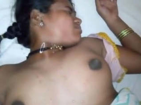 Indian housewife enjoys oral and sexual intercourse with enthusiasm