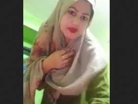 Indian wife without hijab posing nude