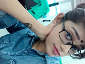 Tamil Desi girl's lack of selfie skills in amateur video