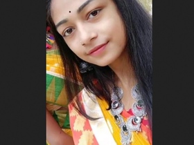 Desi Indian girl's naughty MMS video
