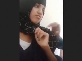 Hijabi bf and girl enjoy romantic moments in video