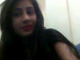 Seductive Pakistani woman reveals her bare body