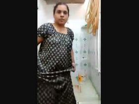 Bhabhi's live chat show features a nude bath scene
