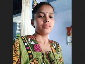 Tamil bhabhi craves for food and sex