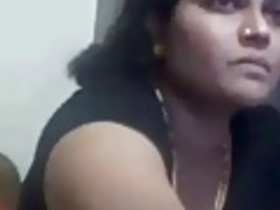 Bhabhi from Andhra reveals all in steamy video