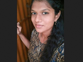 Cute Tamil babe reveals her innocent side in MMS