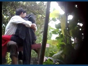 Mumbai couple enjoys public sex in a park
