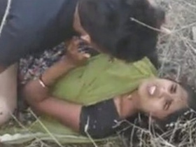 Bhabi gets naughty in the great outdoors