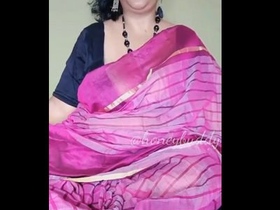 Curvy Indian aunty broadcasting live on camera