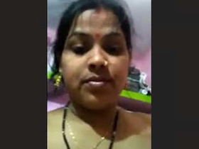 Indian wife pleasures herself on the mattress