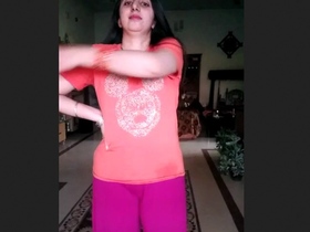 Newly released videos featuring sensual Pakistani beauties