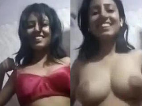 Indian girlfriend's nude bath recorded by boyfriend