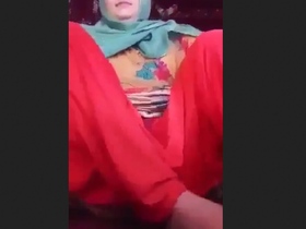 Bhabi flaunts her vagina in explicit video