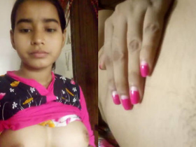 Desi girl flaunts her fresh assets in a seductive selfie video
