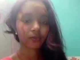Desi babe goes nude after Holi festival in solo video