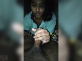 Tamil college girl Desi gives her boyfriend a blowjob in MMC video