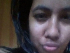 Desi babe takes nude bathroom selfies for porn video