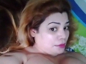 Hot aunty with big tits gives a nude performance