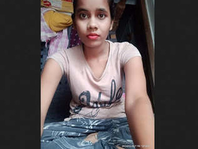 Desi teen shows off for her boyfriend in video part 1