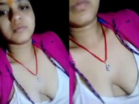 Desi bhabi flaunts her big saggy boobs in self-shot video