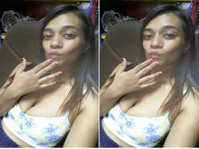 Exclusive video of a cute Sri Lankan girl exposing her body