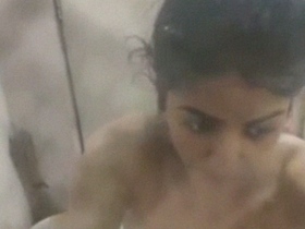 Desi teen bathing in hidden nude video